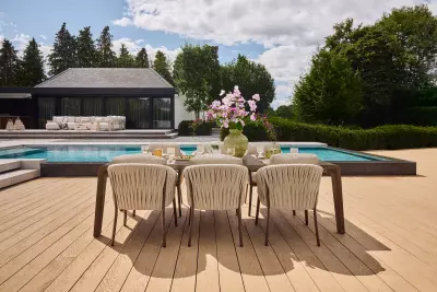 8 kusů teakového venkovního nábytku, který budete chtít toto léto - Zahradní nábytek, ratanový nábytek, teak, pergola | drstudio.cz