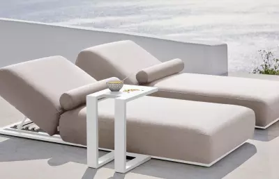 10 nápadů na terasu bytu - elegantní způsoby, jak představit barvy, výsadbu a nábytek - Zahradní nábytek, ratanový nábytek, teak, pergola | drstudio.cz