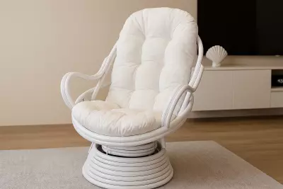 Ratanové houpací křeslo Swivel v bílé barvě