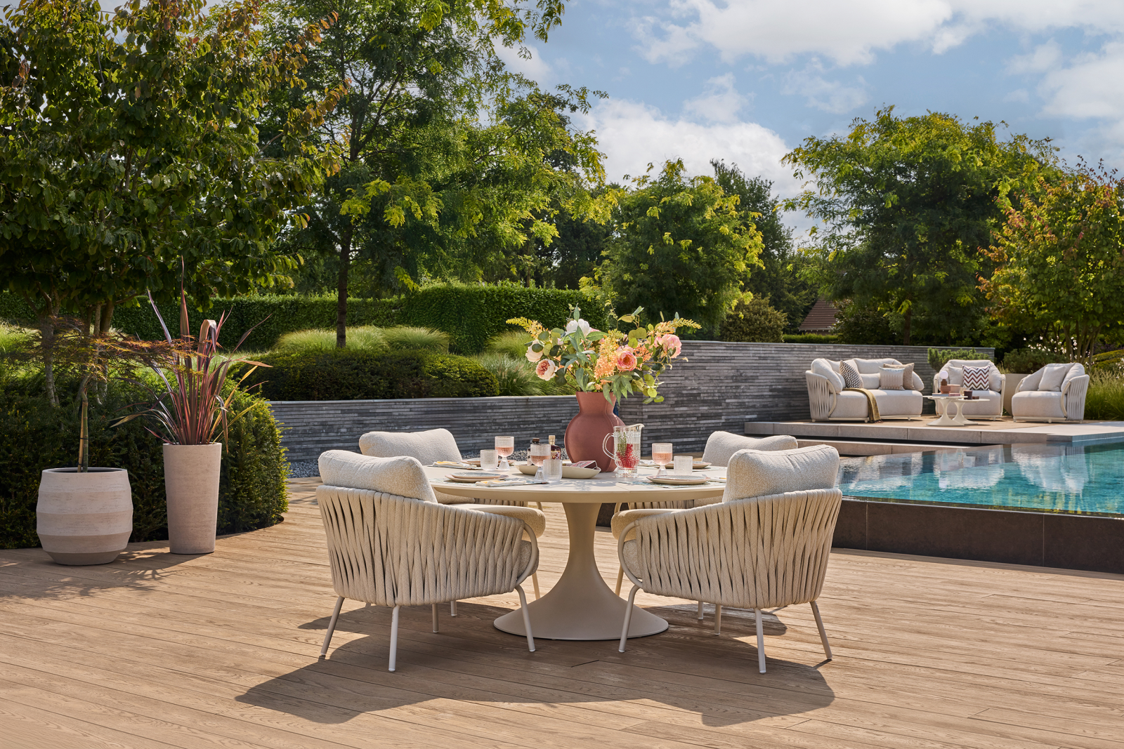 Teak vs hliník: co je lepší pro zahradu? | DR Studio